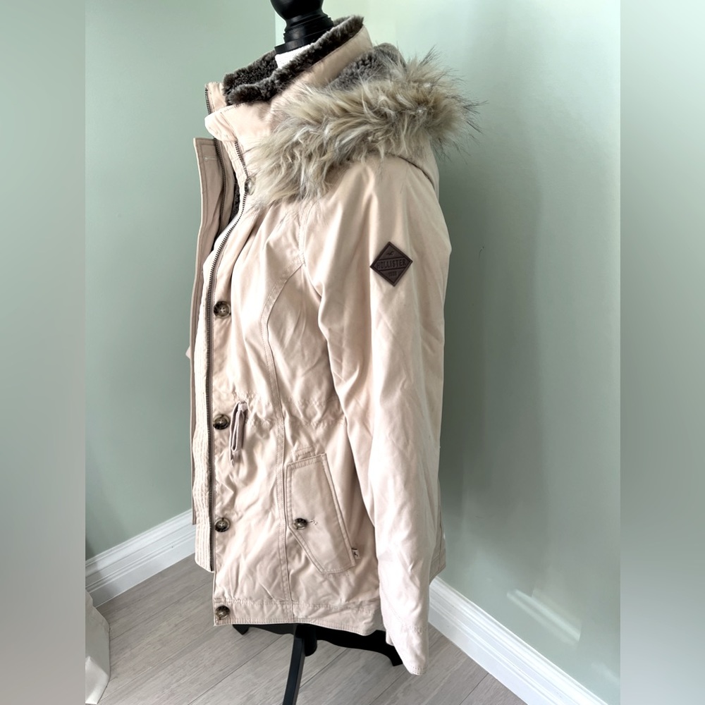 Hollister Faux Fur Hooded Beige Coat Size M